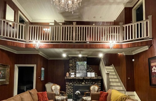 Orillia Cottage | Beautiful Waterfront Cottage - Only 1.5 hour away from Toronto!