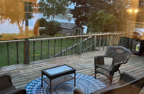 Selwyn Cottage | Beautiful Waterfront Cottage