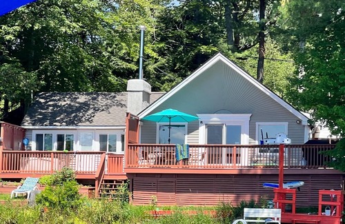 Rindge Cottage | Beautiful Waterfront Cottage With a HOT TUB For Your Family Getaway!
