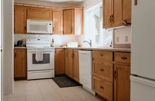 Bala Cottage | Beautiful waterfront cottage nestled in the heart of Muskoka!