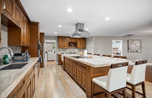 Limona Improvement House | Beautiful Waterfront Home -Pool with Jacuzzi