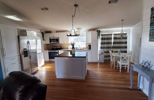 Quinlan House | Beautiful Waterfront Home on a Private Lake!