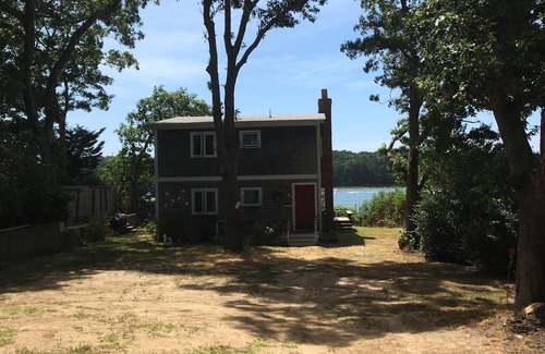 Tisbury House | Beautiful Waterfront Home on Lake Tashmoo