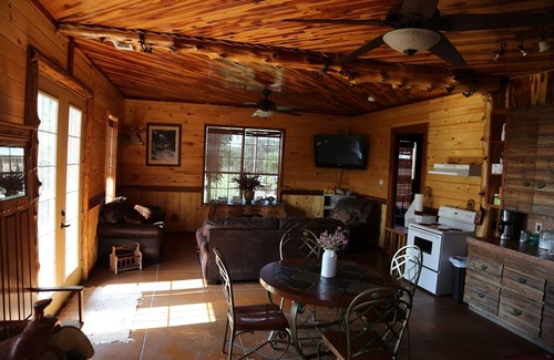 Quinlan Cabin | Beautiful Waterfront Lodge on Ranch with Pool - 45 Miles from Dallas