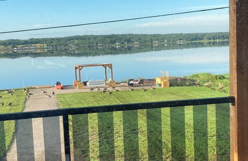 Sainte-Anne-de-Kent House | Beautiful Waterfront Retreat