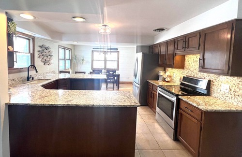 Oshkosh House | Beautiful Waterfront Retreat- Perfect for EAA AirVenture!