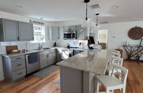 Enchanted Oaks House | Beautiful Waterfront Retreat!