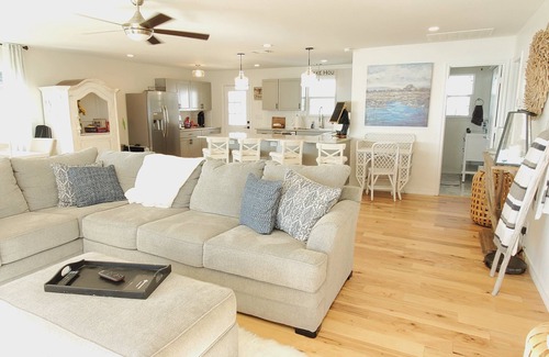Enchanted Oaks House | Beautiful Waterfront Retreat!