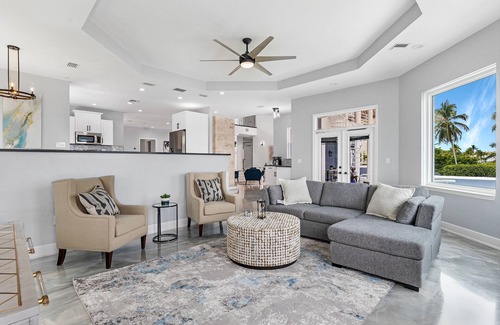 Iona House | Beautiful Waterfront Living in Ft Myers