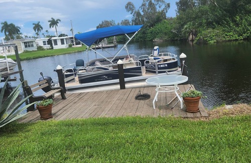 Fort Myers House | Beautiful waterfront home located on the Caloosahatchee River Fort Myers.