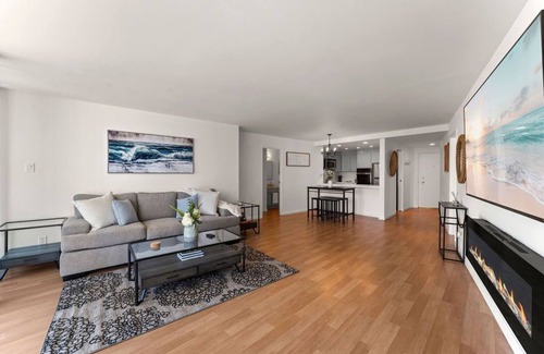 East Village Condo | Beautiful Waterfront Condo with Balcony in Long Beach