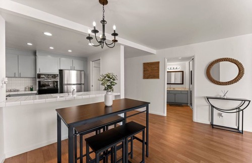 East Village Condo | Beautiful Waterfront Condo with Balcony in Long Beach
