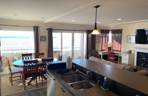 Old Towne Apartment | Beautiful Waterfront Seal Beach Rental