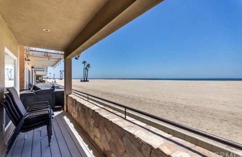 Old Towne Apartment | Beautiful Waterfront Seal Beach Rental