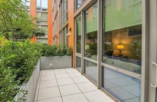 Buzzard Point Apartment | Beautiful Waterfront 1BR w Full Kitchen + Gym | nr Rivers