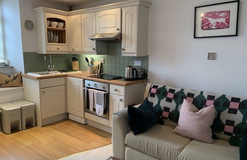 Bradford-on-Avon Apartment | Beautiful weavers cottage, views and garden
