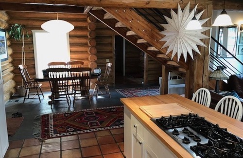 Jackson House | Beautiful, well-appointed, log cabin home with gracious spaces and lots of light