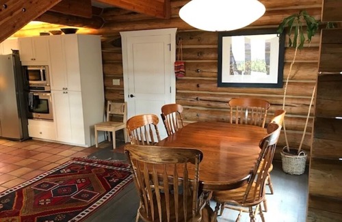 Jackson House | Beautiful, well-appointed, log cabin home with gracious spaces and lots of light