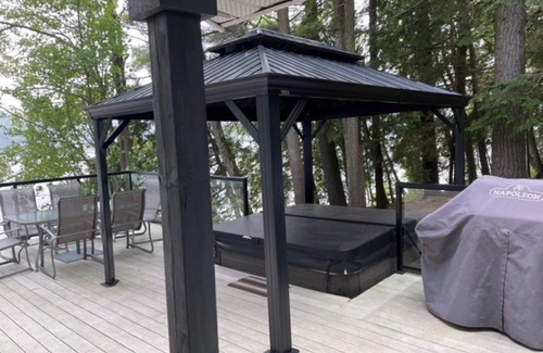 North Frontenac Cottage | Beautiful well kept Private waterfront cottage on Big Gull Lake
