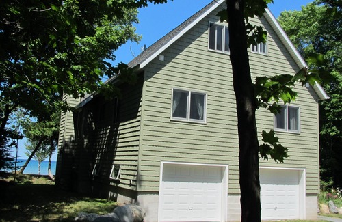 Beaver Island Cottage | Beautiful, well maintained home on Lake Michigan at Indian Point!