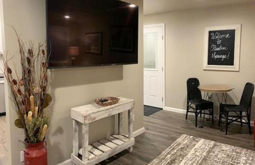 Yakima House | Beautiful, well-stocked home - sleeps 7!