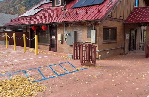 Glenwood Springs House | Beautiful Well Preserved Historical 2 bedroom House. 1112B