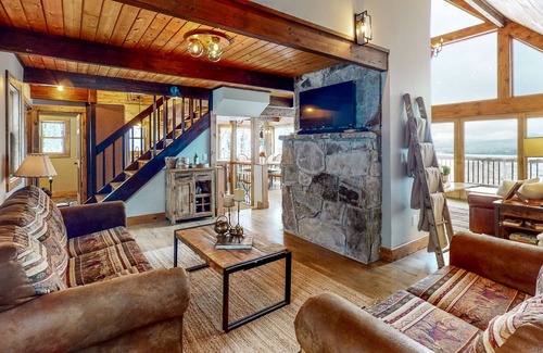 Andover House | Beautiful West-Facing Home with Amazing Mountain & Sunset Views, Fireplace