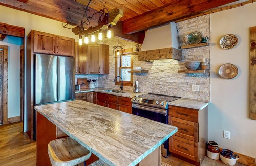 Andover House | Beautiful West-Facing Home with Amazing Mountain & Sunset Views, Fireplace