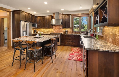 Cle Elum House | Beautiful Whitefire Lodge overlooking the Nelson Preserve!