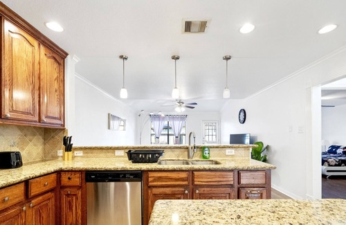 Houston House | Beautiful & Wide House 4Bedroom near IAH Airport