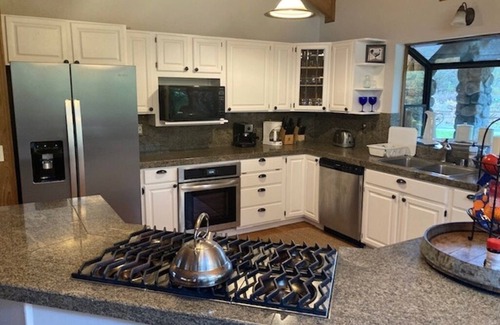 Vineburg House | Beautiful Wine Country Retreat!