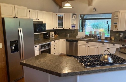 Vineburg House | Beautiful Wine Country Retreat!