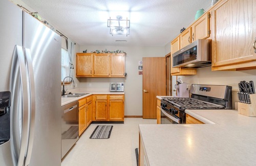 Hoagland House | Beautiful wooded scenery , king suite , private fully fenced , pet friendly