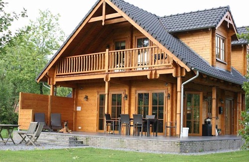 Linde Villa | Beautiful wooden Villa "Albert" with Wi-Fi, Garden, Balcony, Terrace