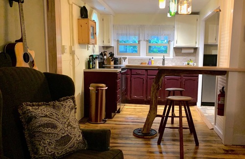 Mount Gretna Heights Cottage | Beautiful Yr Round Cottage Great Porch, Heart of MTG, Near Hershey, Lititz, Lanc