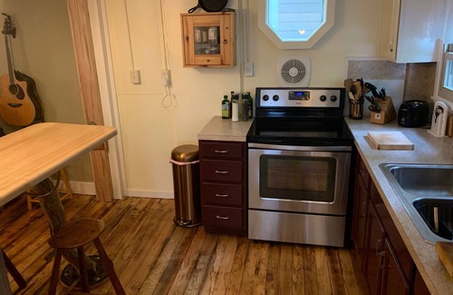 Mount Gretna Heights Cottage | Beautiful Yr Round Cottage Great Porch, Heart of MTG, Near Hershey, Lititz, Lanc