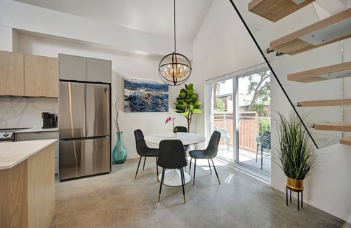 Pointe-Saint-Charles Condo | Beautifull 2 bedrooms/2 bathrooms condo with private terrasse.