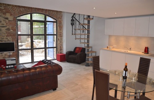 Laroque-des-Alberes House | Beautifully renovated barn (with pool) in the centre of Laroque des Alberes