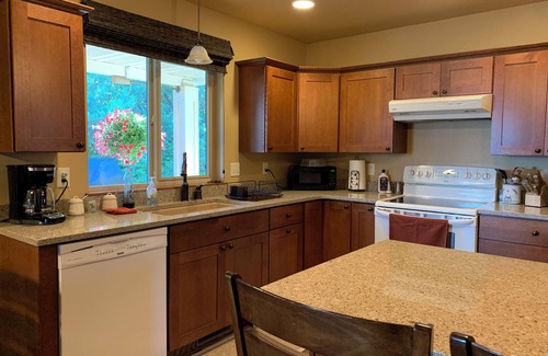 Helena Apartment | Beautifull furnished central Helena adjacent to hiking trails, Last Chance Gulch