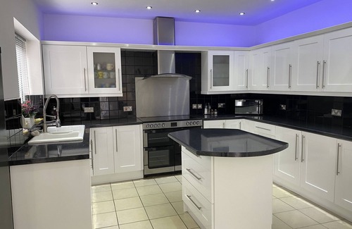 Fenham House | Beautifully presented 6 bed 5 & a half bath house