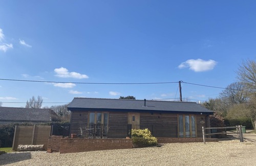 Maidstone Cabin | Beautifull log cabin set on a working farm in the heart of the Kent Countryside