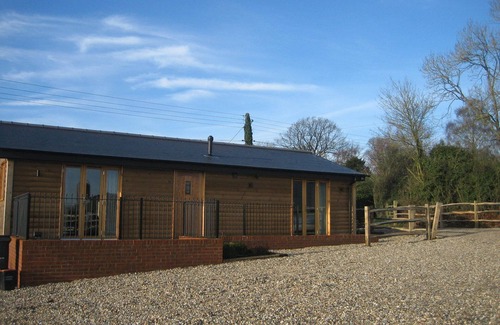 Maidstone Cabin | Beautifull log cabin set on a working farm in the heart of the Kent Countryside