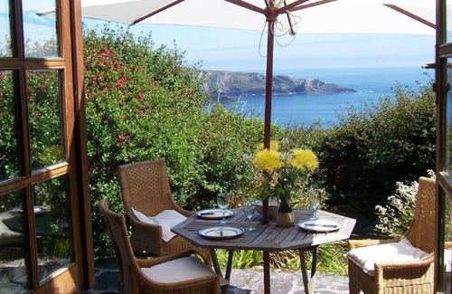 Goleen Cottage | Beautifull stone cottage on Mizen Head overlooking sea and beaches