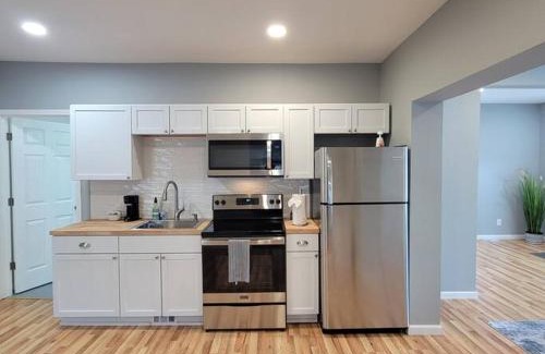 Downtown Niagara Falls House | Beautifull Whole House! Walk to Niagara Falls! 4 Bedroom Home