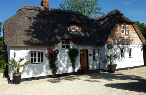 New Forest District Cottage | Beautifully Appointed Riverside Thatched Cottage. Town Centre, Yet Secluded