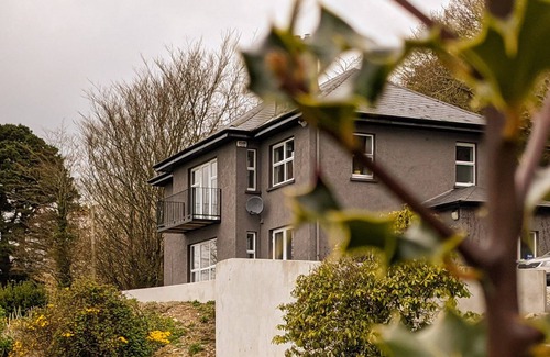 Ringaskiddy House | Beautifully appointed waterfront 4 bedroom house with private access to Woods