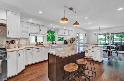 Huddleston House | Beautifully appointed SHOWPLACE home on FLAT LOT w/250' of shoreline & HOT TUB! Come Visit "Viewtopi