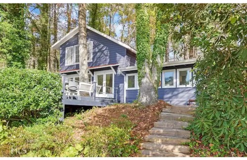 Tiger House | Beautifully Appointed, Contemporary Cottage on Lake Burton!