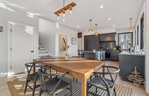 Cape Elizabeth House | Beautifully built Cape Elizabeth home nestled in the woods on 2.5 acres