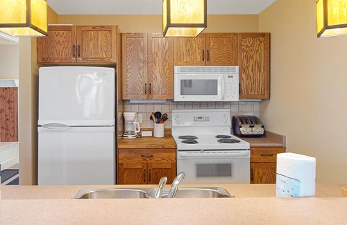 The Blue Mountains Condo | Beautifully-Appointed Condo w/Furnished Balcony, Free WiFi, Private Washer/Dryer